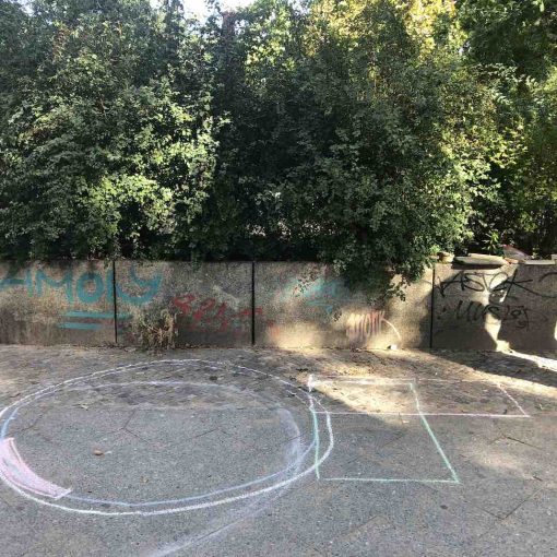 Die Kreidezeichnungen für den zukünftigen Standort am Spielplatz in der Goethestraße