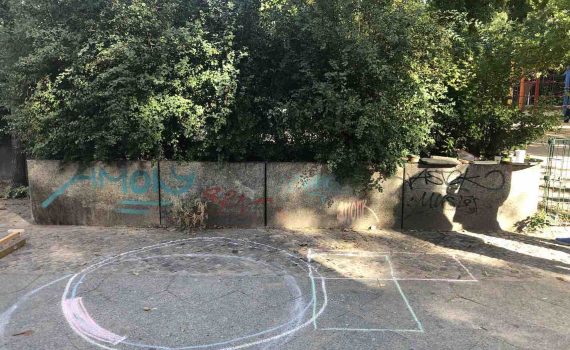 Die Kreidezeichnungen für den zukünftigen Standort am Spielplatz in der Goethestraße